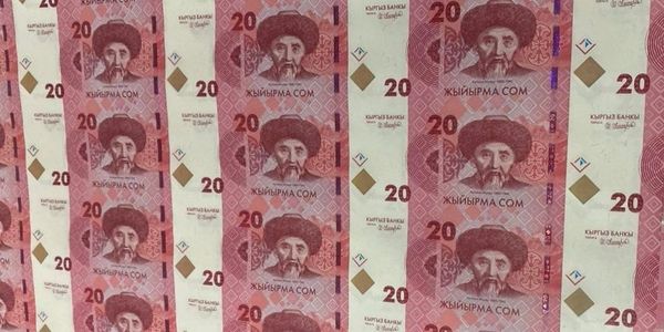 Кыргызстан впервые начал самостоятельно печатать сомы — Садыр Жапаров изображение публикации