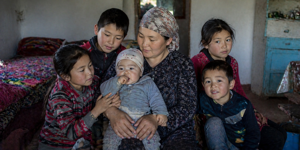 Бонус для 42 тысяч семей: ЖК одобрил образовательные льготы для детей матерей-героинь изображение публикации