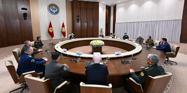 Садыр Жапаров принял министров обороны стран ШОС изображение публикации