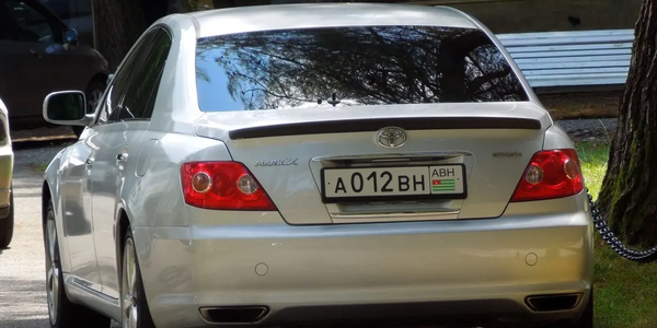 В Кыргызстане предлагают принудительно уничтожать нелегализованные иностранные авто