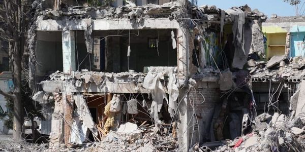 Мэр Бишкека проинспектировал демонтаж бассейна Дворца спорта и строительство дороги к аэропорту «Манас»