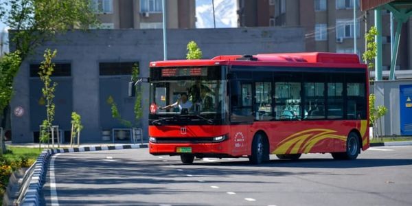 Мэрии Бишкека презентовали компактные электробусы Geely изображение публикации