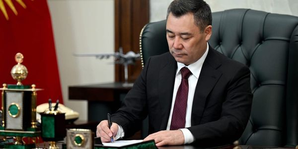 В Кыргызстане часть сотрудников министерств и ЖК будут назначать без конкурса