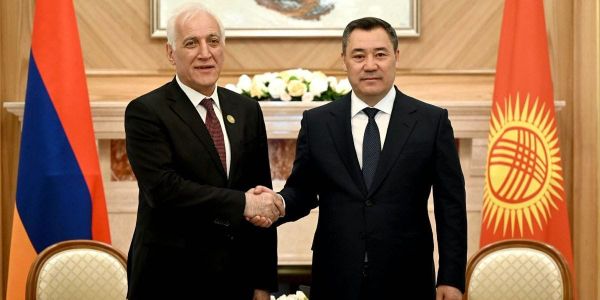 Садыр Жапаров и Ваагн Хачатурян обсудили сотрудничество по линии ЕАЭС и ОДКБ изображение публикации