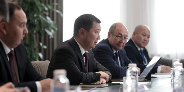 Встреча Эрлиста Акунбекова с Оксаной Лут и Сергеем Данквертом в Москве.