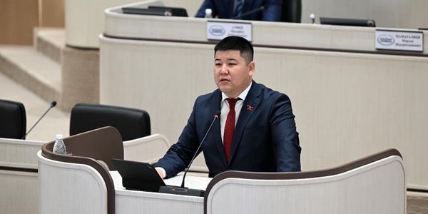 повышение зарплат учителям с 1 апреля 2026, индексация зарплат бюджетникам КР, Садыр Жапаров образование