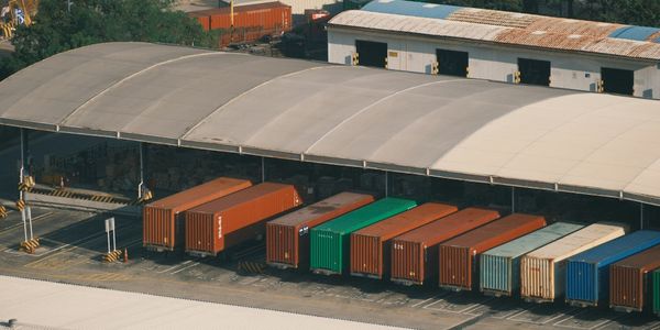 статистика экспорта КР 2026, торговля с ЕАЭС, экспорт в Россию и Казахстан, структура экспорта Кыргызстана, экономические риски КР, Economist.kg