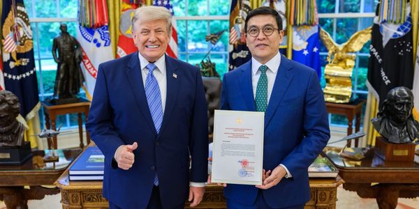 Эдиль Байсалов вручил верительные грамоты Дональду Трампу