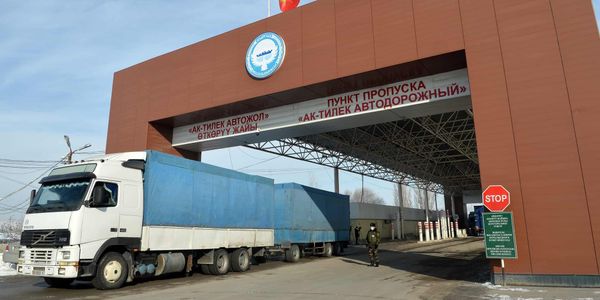 На КПП «Ак-Тилек» задержали партию контрабанды на 1 млн сомов изображение публикации
