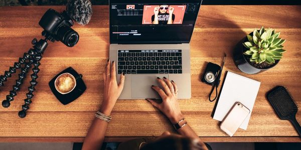 Всего 1.2 млн сомов: Алмамбет Шыкмаматов рассказал, сколько налогов платят блогеры в КР изображение публикации