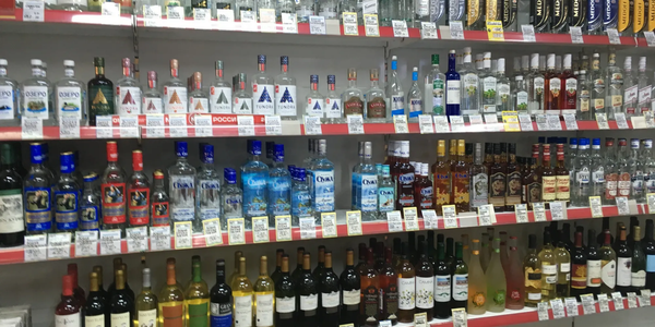 В Кыргызстане предлагают запретить продажу алкоголя на АЗС изображение публикации