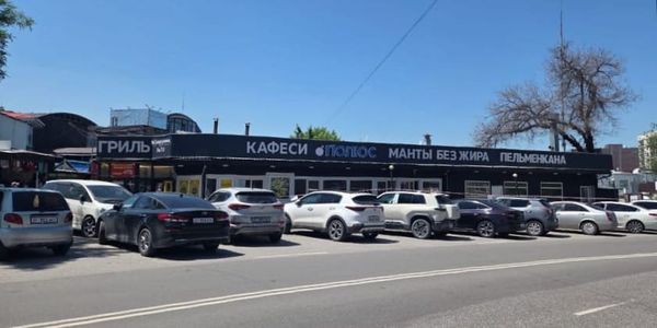 На Орто-Сайском рынке снесли кафе, построенное вместо парковки изображение публикации