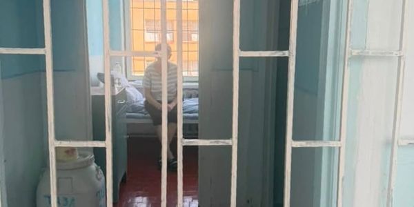 Дефицит врачей, побеги и убийцы в палатах: омбудсмен — о ситуации в Кызыл-Жаре изображение публикации