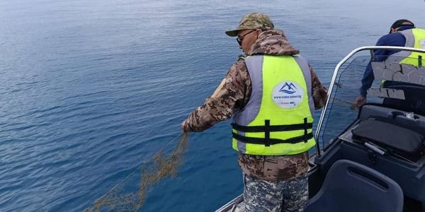 На Иссык-Куле за один рейд извлекли 4.1 тысячи метров синтетических сетей и 60 кг мусора изображение публикации