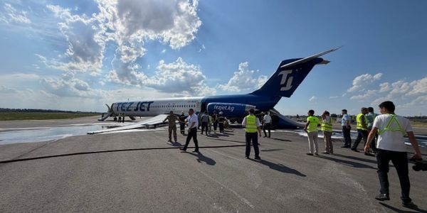 ЧП при взлете в «Манасе»: у самолета TezJet с 187 людьми на борту сломалась стойка шасси изображение публикации