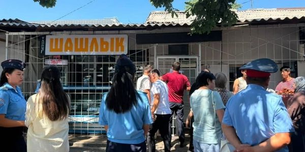 На улице Бейшеналиевой в Бишкеке закрыли девять точек общепита изображение публикации