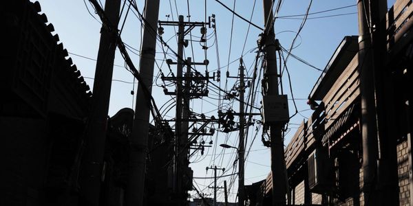 В Бишкеке техника оборвала провода на Орозбекова — часть района обесточена изображение публикации
