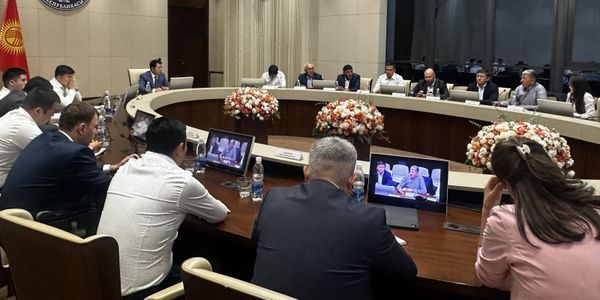 Все АЗС в регионах должны работать в полном объеме — Акунбеков изображение публикации