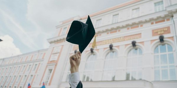За пять лет доля безработных с дипломами вузов в Кыргызстане выросла до 25% изображение публикации