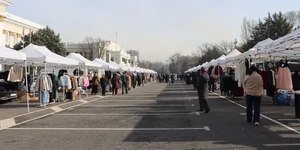 В Бишкеке проходит ярмарка отечественной швейной продукции изображение публикации