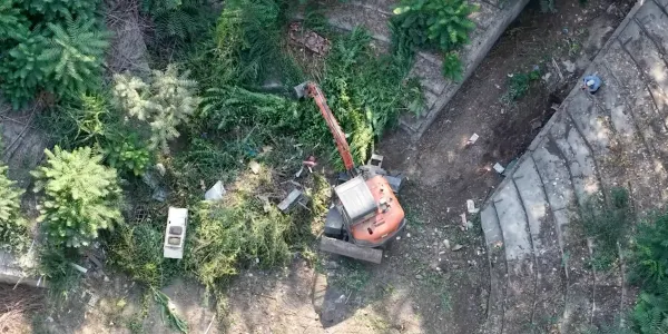 В парке им. Навои в Оше сносят 11 незаконных объектов: кому они принадлежали? изображение публикации