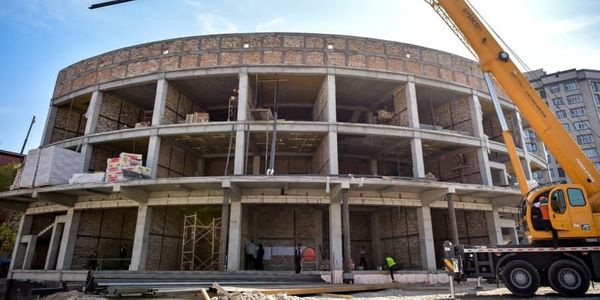 На месте «Чатыр-Куля» в Бишкеке завершили каркас культурного центра изображение публикации