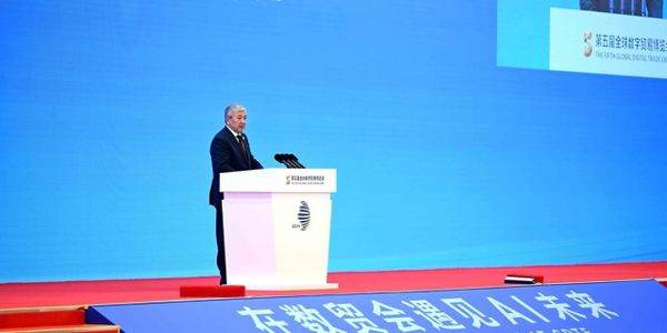 Кыргызстан предложил развивать с Китаем ИИ для бизнеса и совместные дата-центры изображение публикации