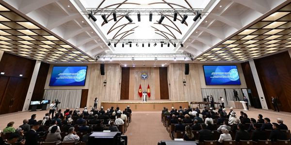 Садыр Жапаров ко Дню независимости вручил госнаграды десяткам кыргызстанцев изображение публикации