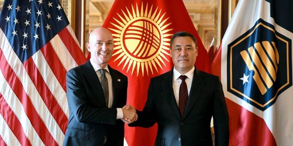 Жапаров предложил рассмотреть прямые рейсы между Кыргызстаном и США изображение публикации