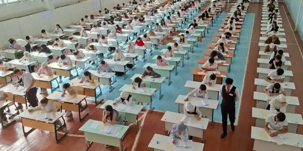 Бекешев предлагает сделать ОРТ бесплатным и защитить учителей от субботников изображение публикации
