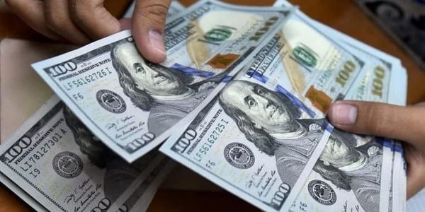 Узбекистан хочет поднять лимит вывоза наличных без декларации до $10 тысяч изображение публикации