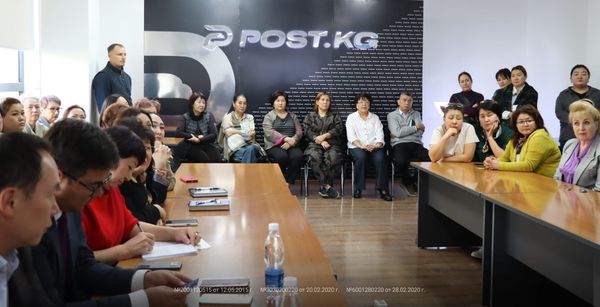 Первые профсоюзные карты «Элкарт+» получили работники «Кыргыз почтасы» изображение публикации