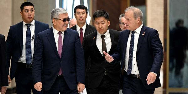 Адылбек Касымалиев предложил организовать взаимные визиты лидеров Кыргызстана и Швейцарии изображение публикации