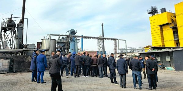 После жалоб на смог депутаты посетили три предприятия Кара-Балты изображение публикации
