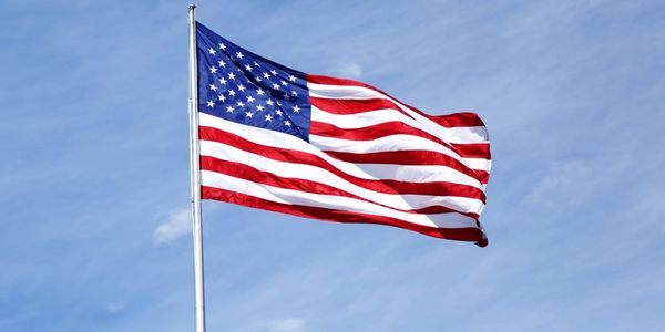 Верховный суд США временно разрешил депортацию мигрантов в третьи страны изображение публикации