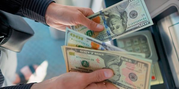 В Бишкеке обменное бюро «Гимэкс» временно лишили лицензии изображение публикации