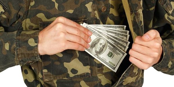 Сотрудник военкомата в Баткене требовал деньги за освобождение от службы — его задержали изображение публикации