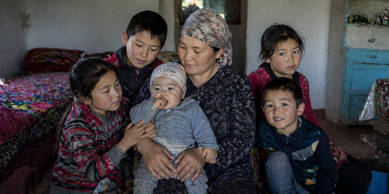 Бонус для 42 тысяч семей: ЖК одобрил образовательные льготы для детей матерей-героинь изображение публикации