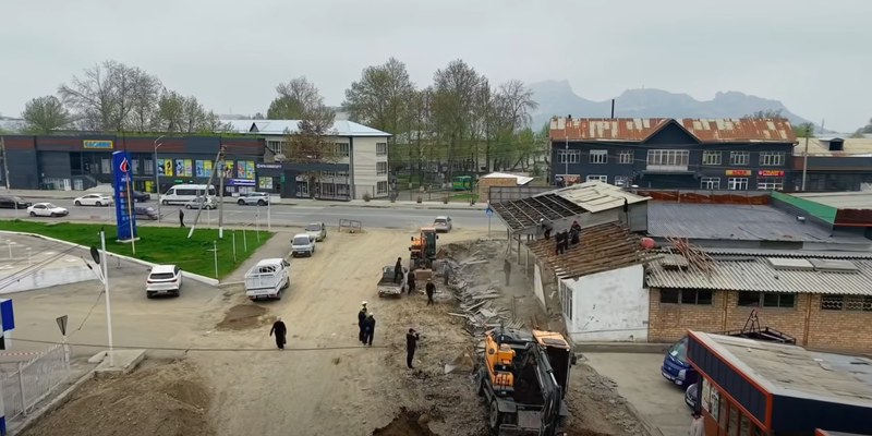 В Оше сносят незаконные постройки для расширения улицы Атабаева изображение публикации