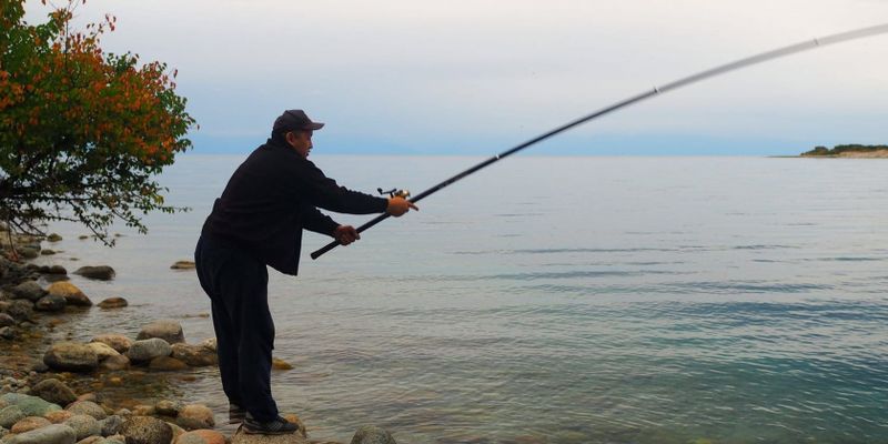 В Кыргызстане ввели временный запрет на рыбалку во всех водоемах страны изображение публикации
