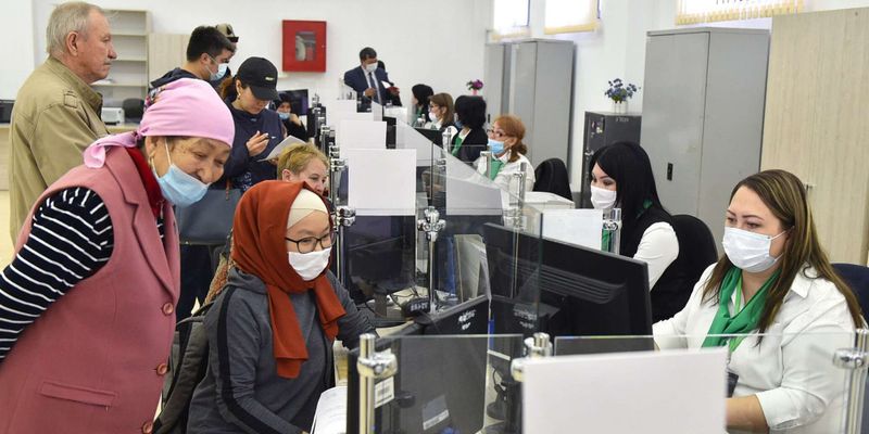 Майские каникулы в Кыргызстане: как будут работать ЦОНы, «Унаа», больницы и милиция изображение публикации