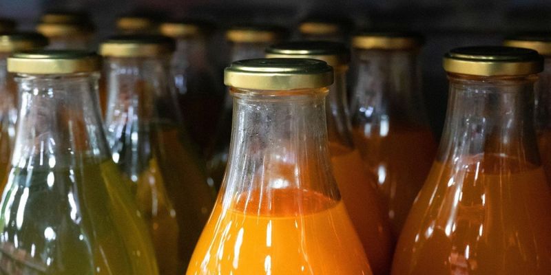 Магазины в Кыргызстане обяжут разделять натуральные соки и напитки с добавками