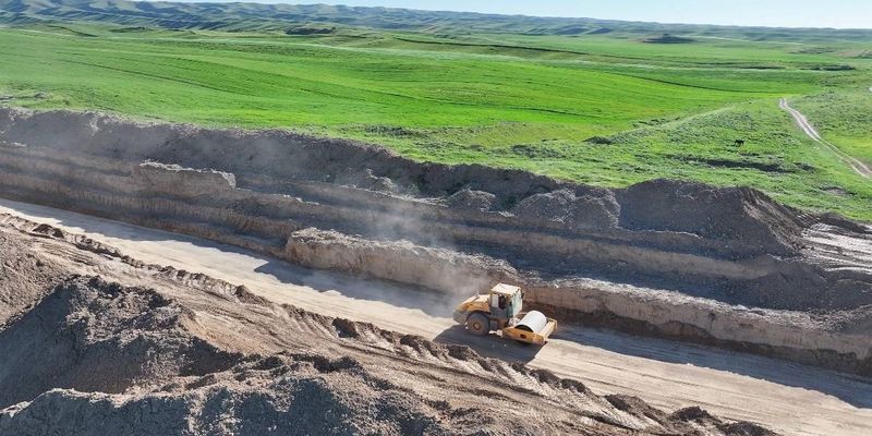 В Базар-Коргоне укрепляют дамбу водохранилища на 22 млн м³ воды изображение публикации