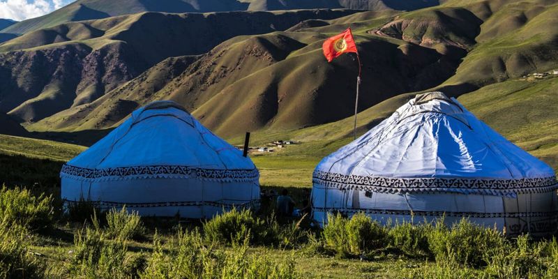 Касымалиев представил коллективу нового главу Госагентства по туризму КР и обозначил задачи отрасли