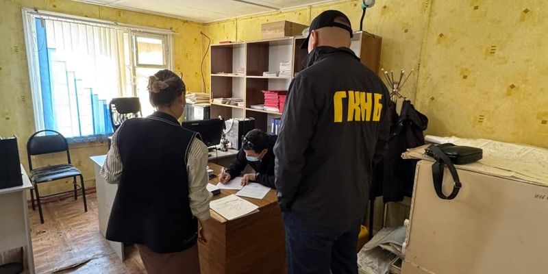 ГКНБ Балыкчы нотариус, незаконная сделка с недвижимостью КР, задержание нотариуса 2026, юридические услуги Иссык-Куль