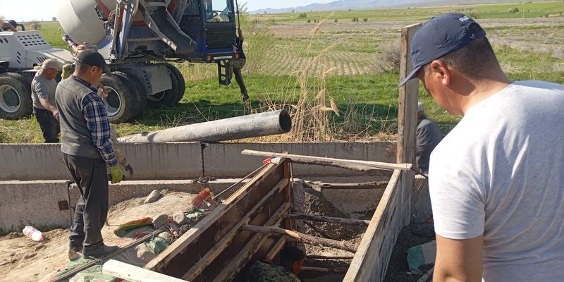 Строительство нового ирригационного канала протяженностью 1.3 км в Манасском районе Таласской области, апрель 2026 года.