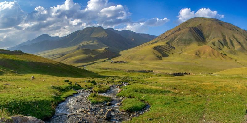 туризм Кыргызстан 2026, цены на отели Бишкек, майские праздники отдых КР, доходы от туризма КР, Яндекс Путешествия