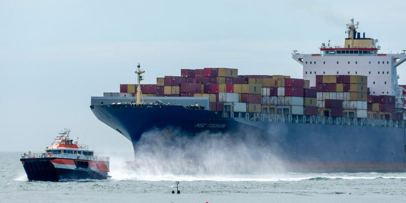 Море по колено: Кыргызстан вводит собственный Кодекс о торговом мореплавании изображение публикации