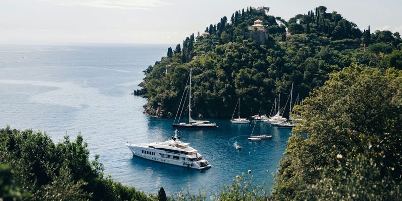 Яхта с Мальты и авто с Виргинских островов: что везет Кыргызстан из офшоров изображение публикации