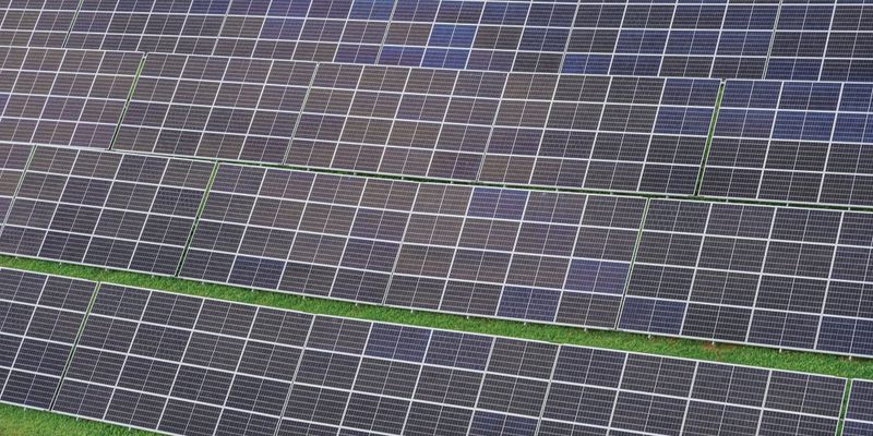 солнечная энергетика Кыргызстан 2026, СЭС в Нарыне, Таалайбек Ибраев Вашингтон, тариф на солнечную энергию КР, China Power проекты в КР, программа KG Solar, инвестиции в энергетику КР.